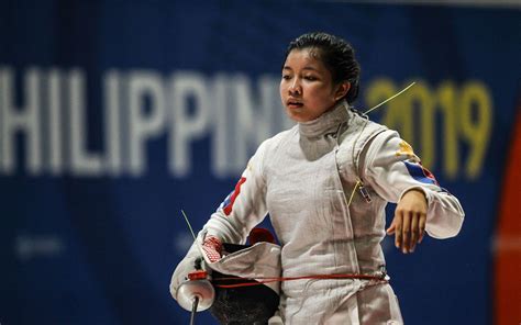 Fearless fencer: Samantha Catantan overcomes injury to earn .